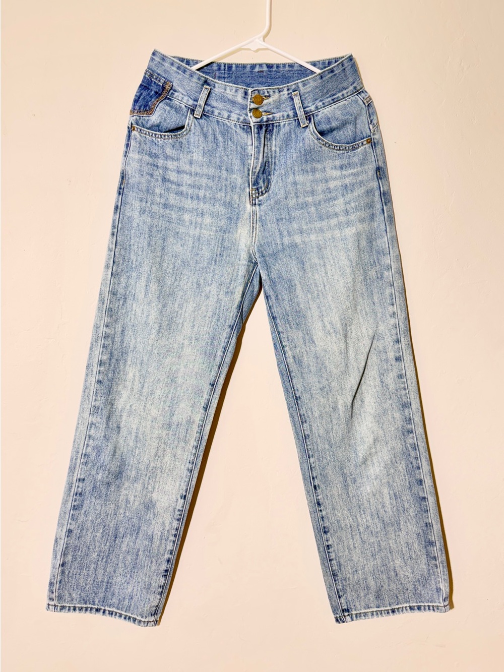 Straight Leg Women's Jeans in Light Blue Wash